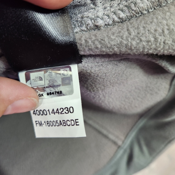 The North Face Womens Grey Jacket Full Zip Warm Navy Blue Stitching Size M  EUC - Picture 6 of 14